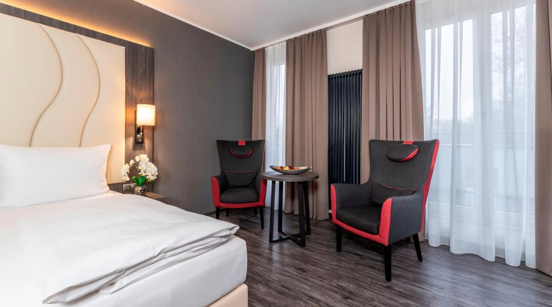 Plaza Premium Parkhotel Norderstedt 3*,